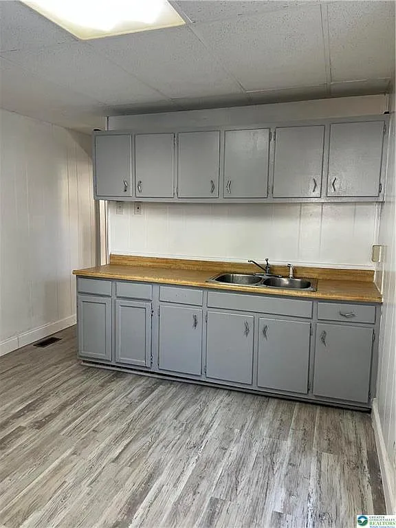 4 bed, 1.0 bath, 1712 sqft, $2,100 — Photo 4