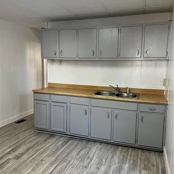 329 E Broad St — Photo 4