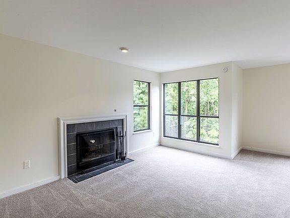 4th image of 358 S Pantops Dr