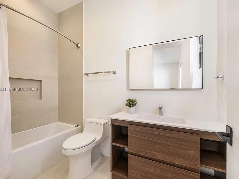 885 NE 76th St — Photo 35