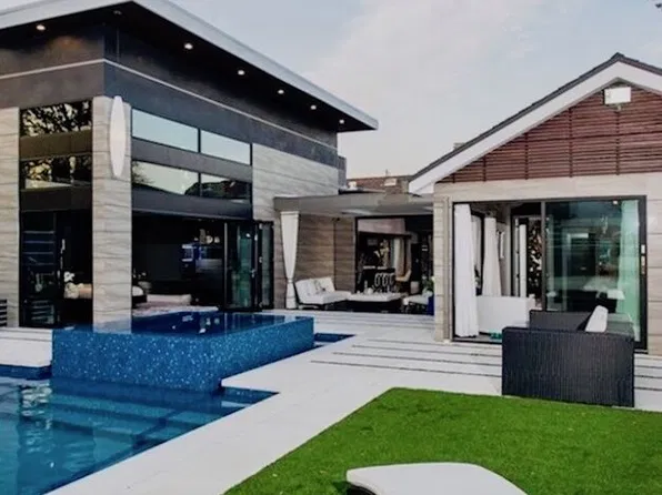 12318 W Sunset Blvd, Los Angeles, CA 90049