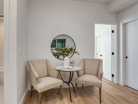 4th image of 2825 17th St SW #101B