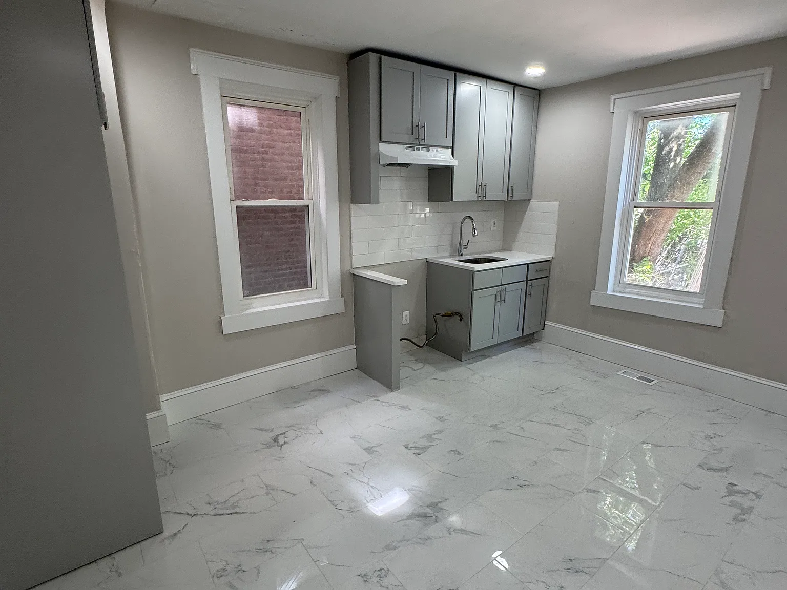 3 bed, 1036 sqft, $2,100 — Photo 4