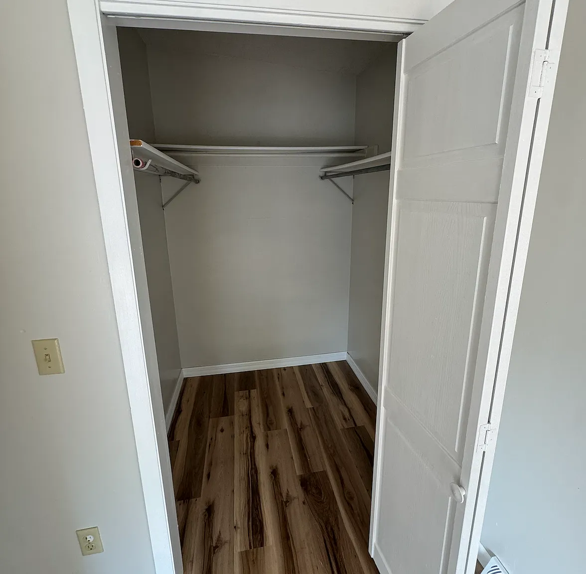 1 bed, 1.5 bath, 850 sqft, $1,300 — Photo 1