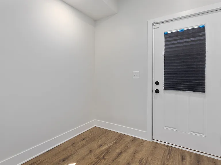 2027 Agnes Ave — Photo 12