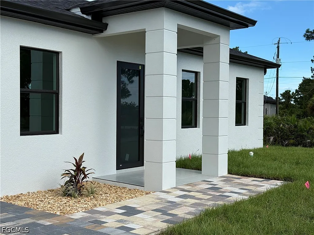 3 bed, 3.0 bath, 1057 sqft, $1,800 — Photo 2