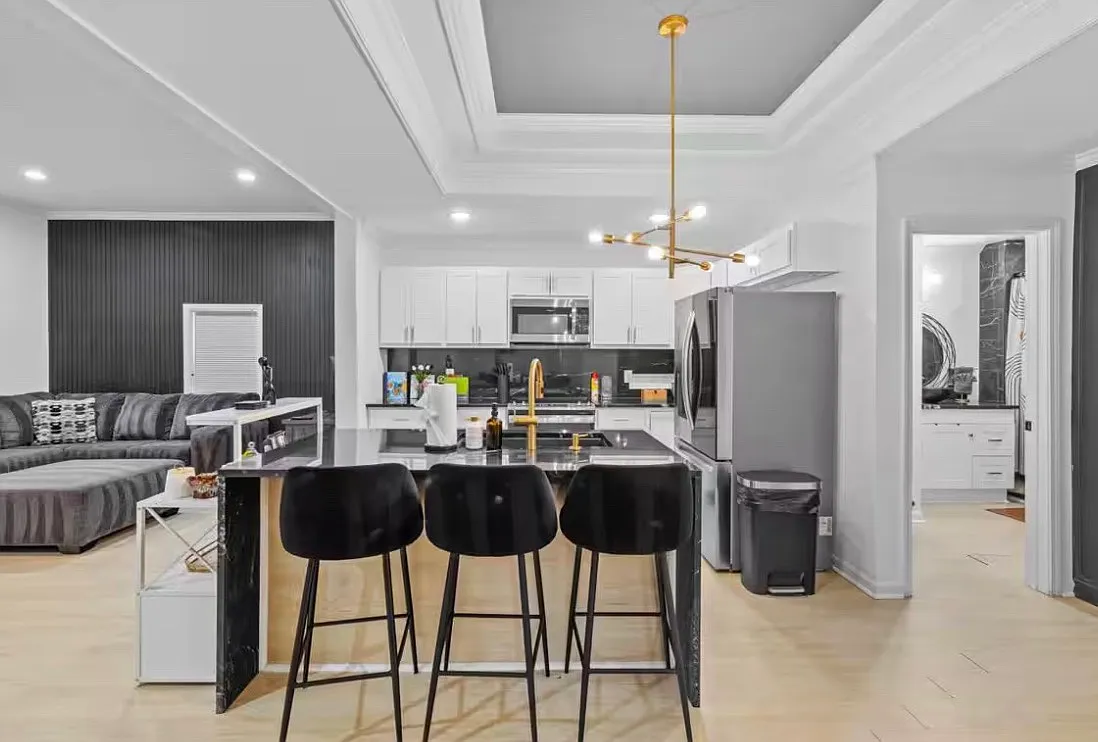 2408 Owen St — Photo 1
