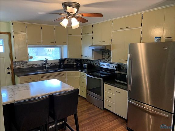 5th image of 909 Lois Clarke Ln