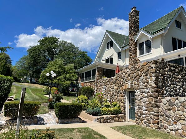 139 S Broadway APT 8