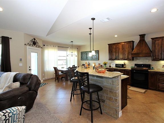 3rd image of 701 Mary Lee Ln