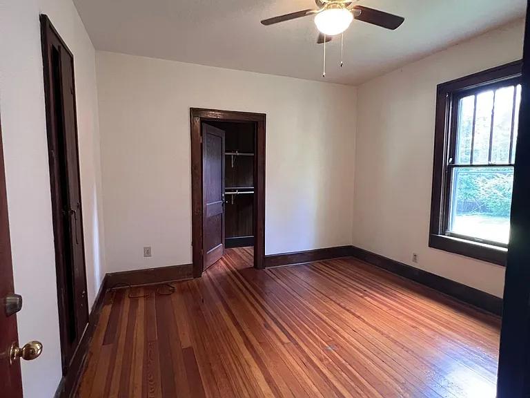 402 E 1st Street — Photo 10