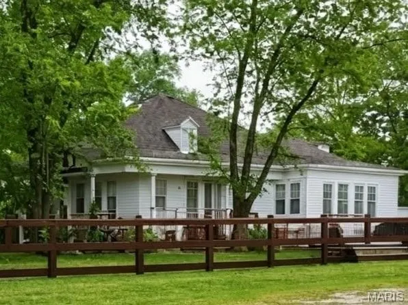 1924 High St, Chester, IL 62233