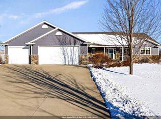 9410 Memory Ln, Neenah, WI 54956