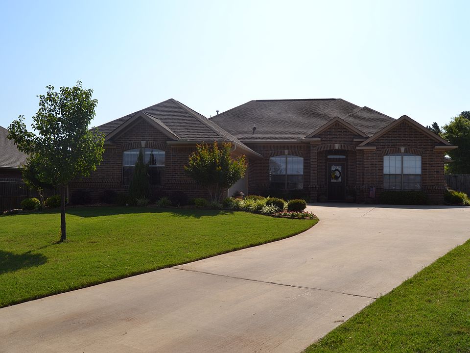 1st image of 415 Meadowridge Cir