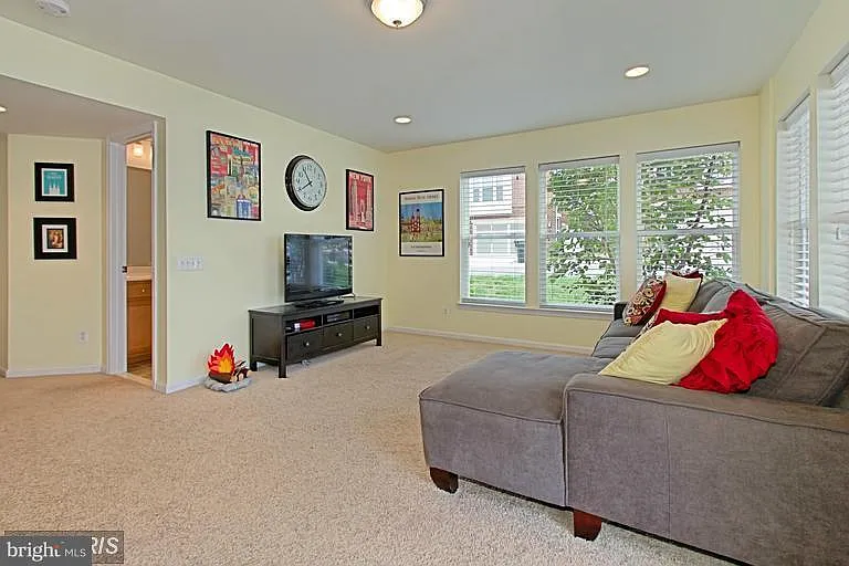 42685 Orefield Ter — Photo 18