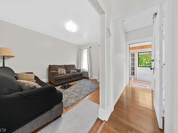 5th image of 171 Madeline Ave