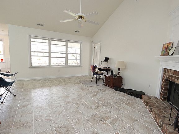 4th image of 211 Kindlewood Dr