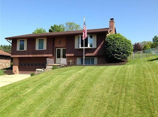 736 Woodlawn Dr, Houston, PA
