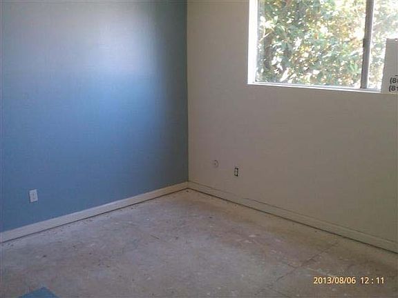 3rd image of 20259 Cohasset St Unit 5