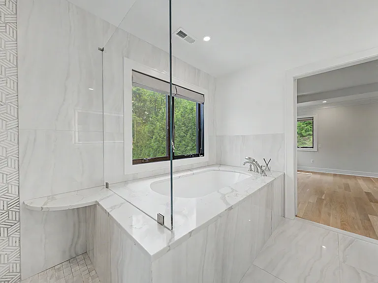 67 Westervelt Pl — Photo 16