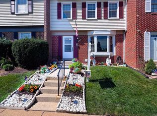 1028 Temple Ct, Sterling, VA 20164
