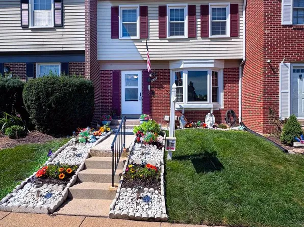 1028 Temple Ct, Sterling, VA 20164