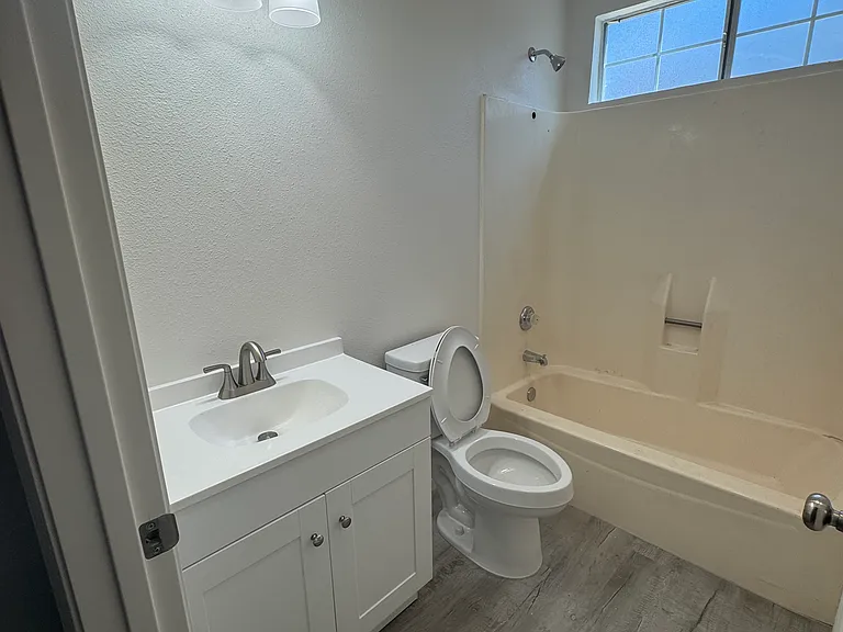 1123 Valerie St — Photo 17
