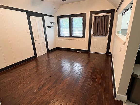 3rd image of 1359 Division St