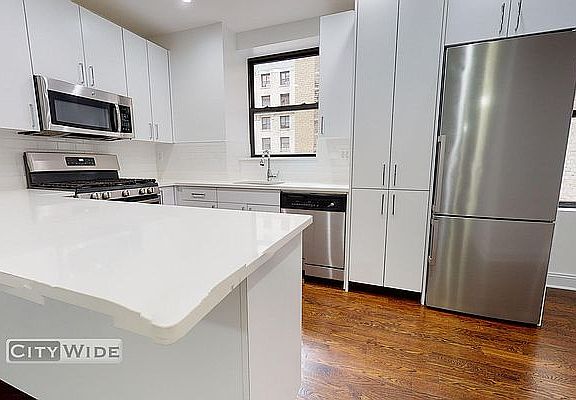 3rd image of 145 W 55th St APT 5D