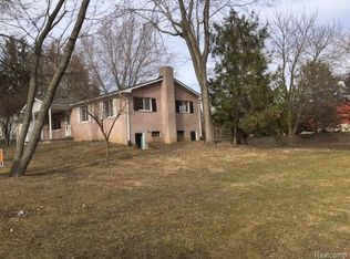 475 Stryker St, South Lyon, MI 48178