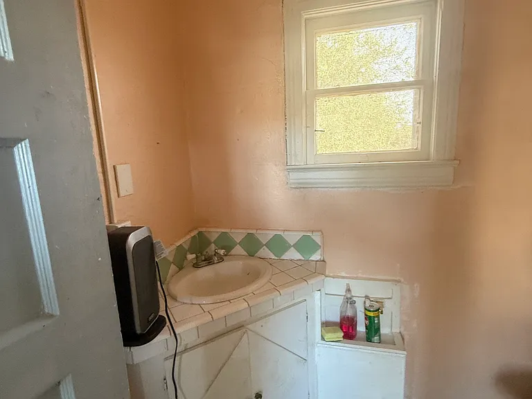 910 Madison St #SFR — Photo 3
