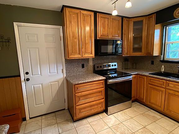 3rd image of 2662 Shenandoah Dr S