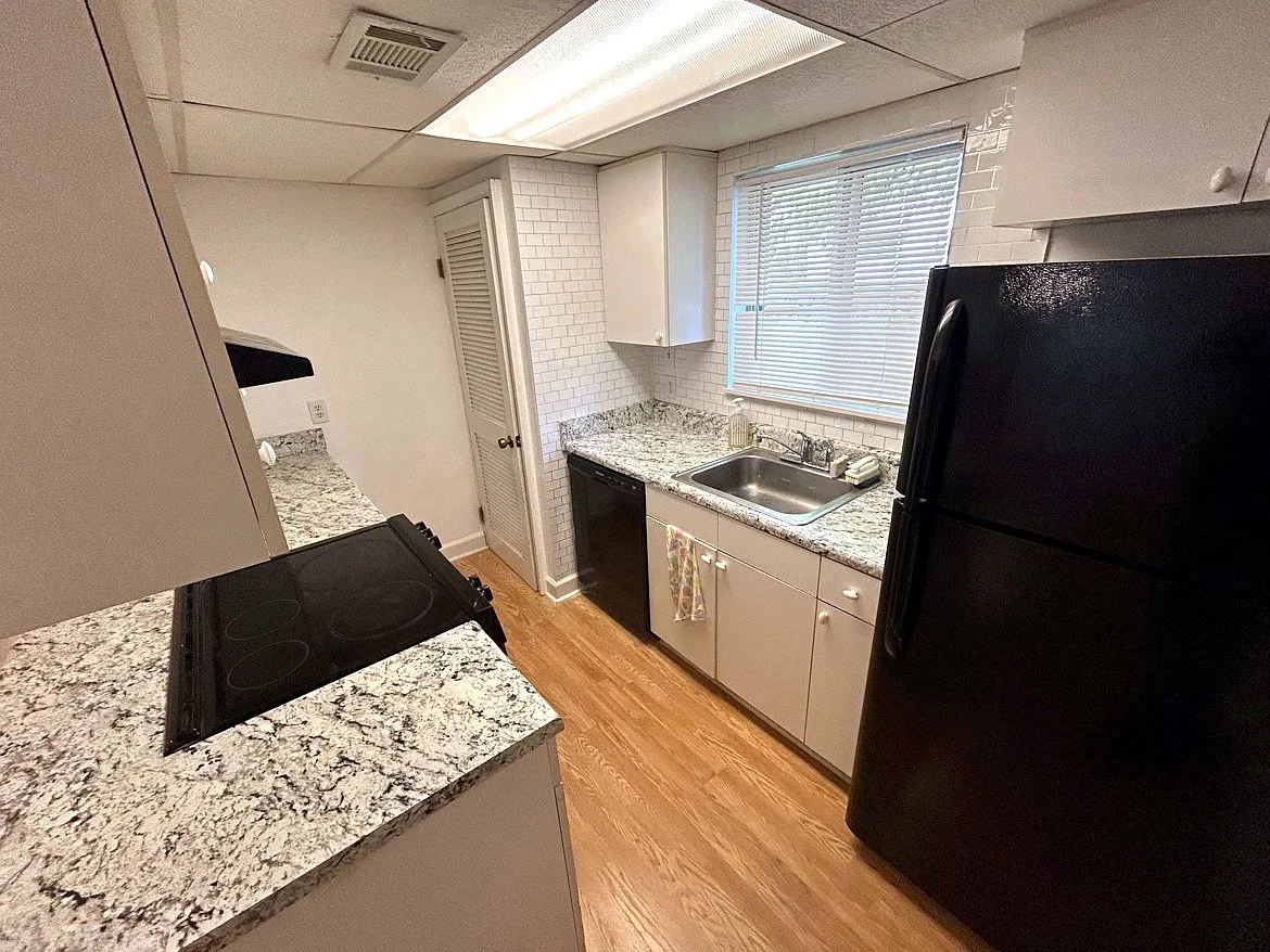 2 bed, 840 sqft, $1,400 — Photo 2