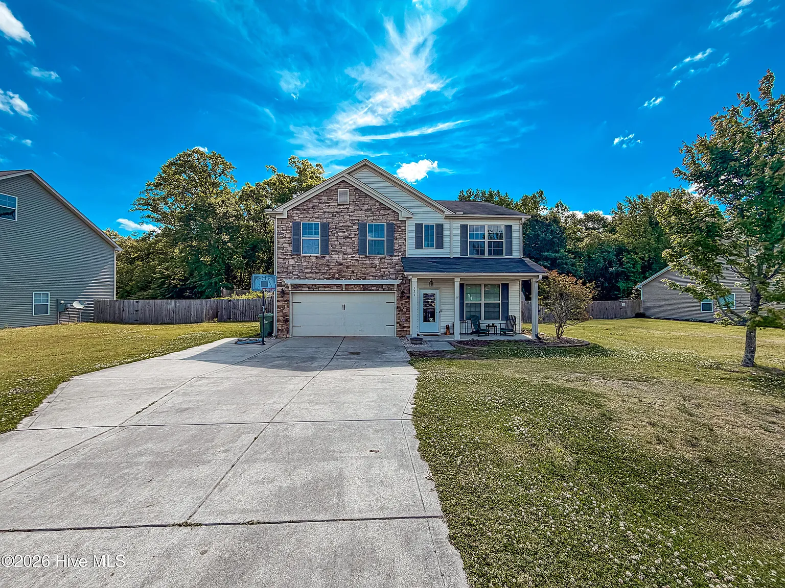 4 bed, 2.5 bath, $1,900 — Photo 2