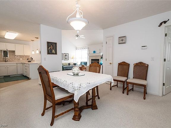 5th image of 33 Canterbury Cir