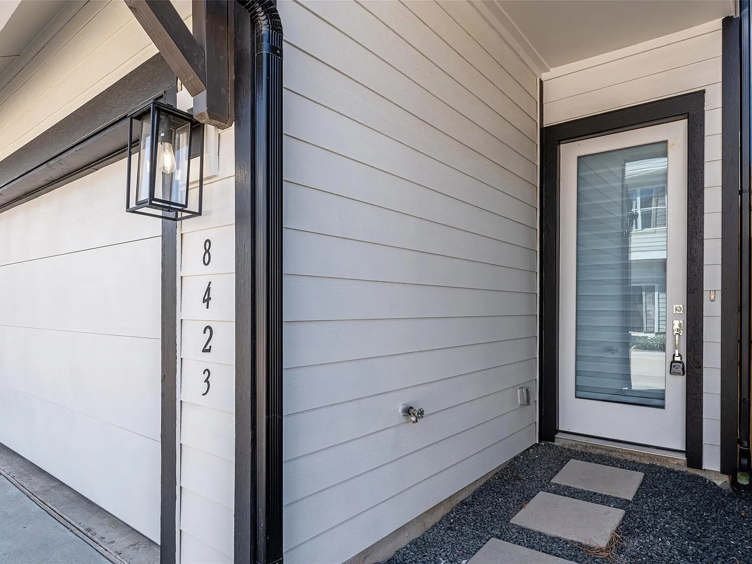 3 bed, 2.5 bath, 1612 sqft, $2,190 — Photo 3
