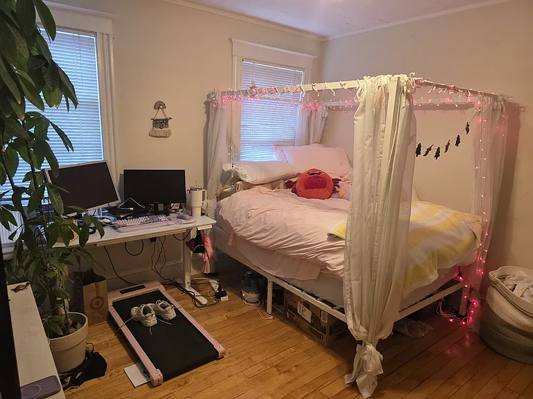 First Floor Middle Bedroom