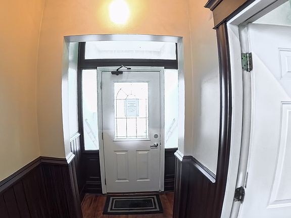 2nd image of 63 E 56th St