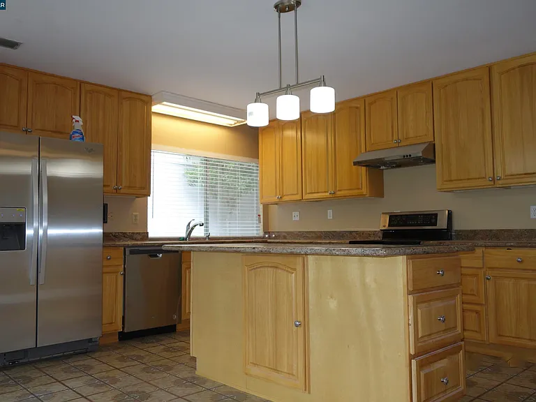 112 Marchbanks Ct — Photo 7