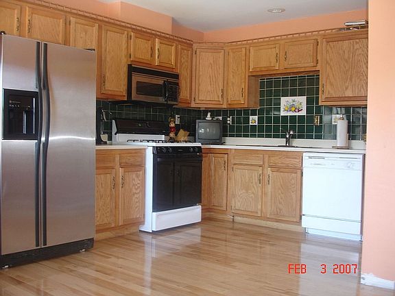 Eat-in kitchen
