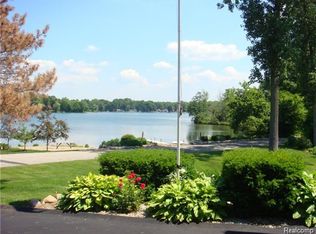 980 Seager St, Commerce Township, MI