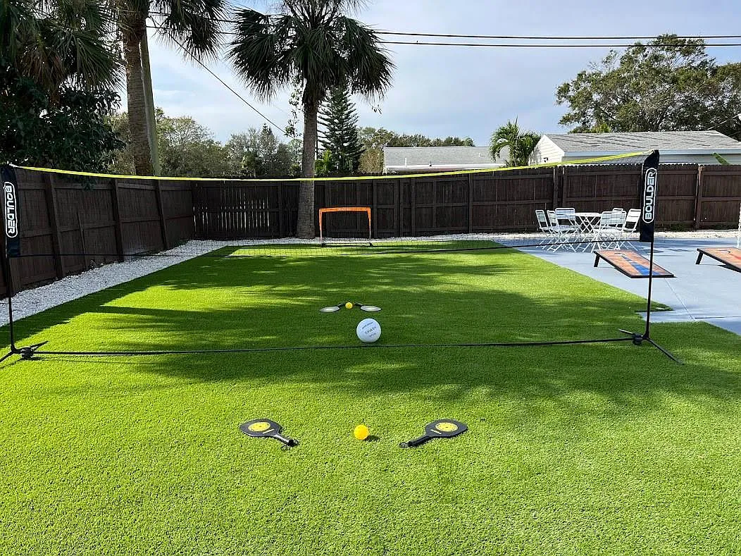 4 bed, 2.0 bath, 900 sqft, $3,997 — Photo 4