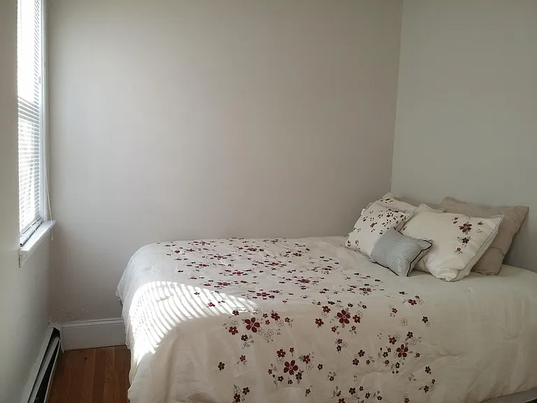 1000 Memorial Dr #3 — Photo 5