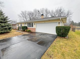 2076 Richard St, Aurora, IL 60506