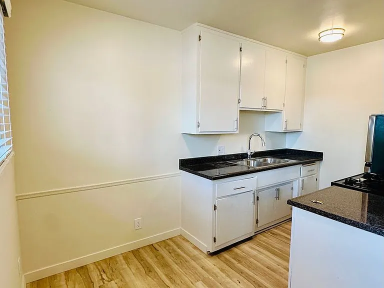 10300 National Blvd — Photo 19