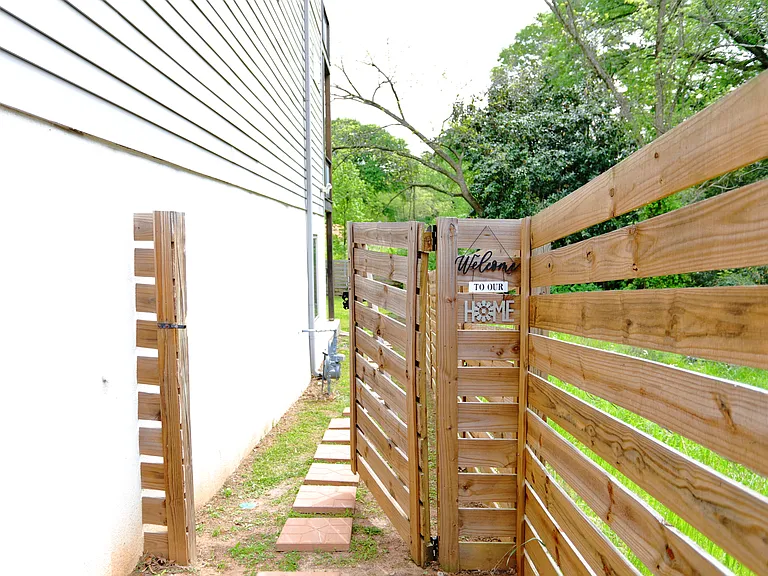 406 E Side Ave SE — Photo 16