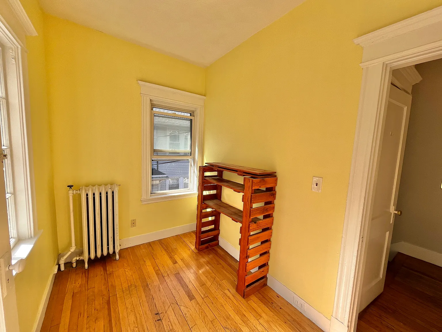 4 bed, 1.5 bath, 9999 sqft, $4,600 — Photo 4
