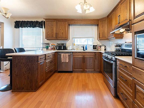 4th image of 2 E Honeysuckle Rd N