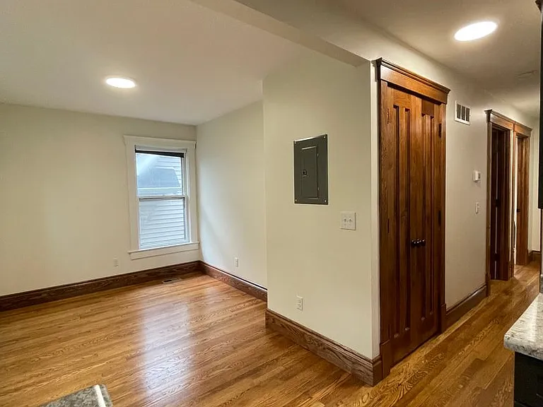 412 E William St — Photo 8