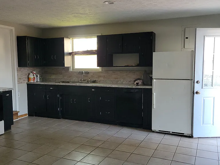 3815 W North County Line Rd — Photo 7